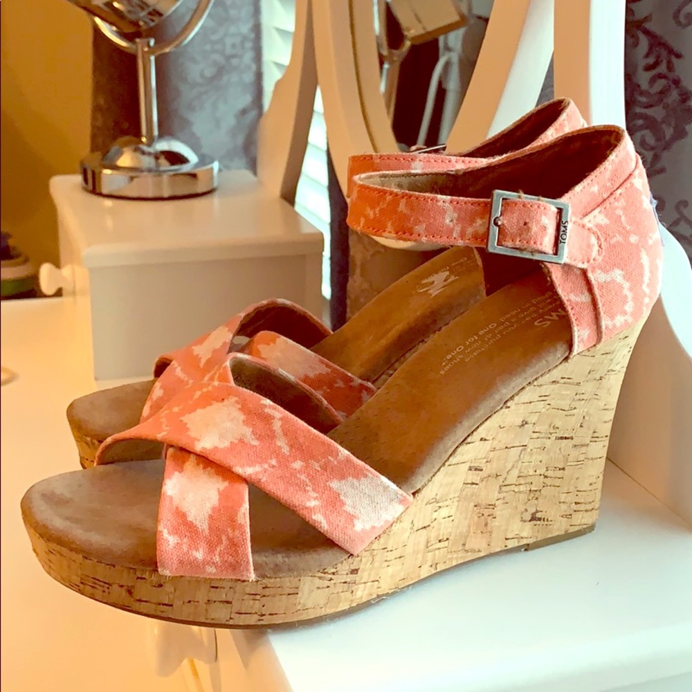 TOMS wedges